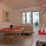 Lovely Flat Close To The Beach-beahost ביביונה