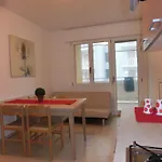 Lovely Flat Close To The Beach-beahost ביביונה