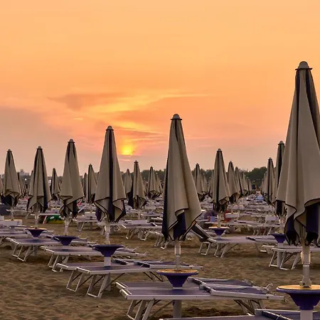 Lovely Flat Close To The Beach-beahost Μπιμπιόνε