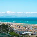 Lovely Flat Close To The Beach-beahost Apartman *