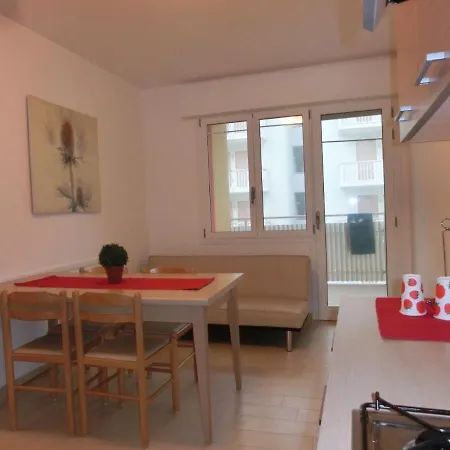 Lovely Flat Close To The Beach-beahost Μπιμπιόνε