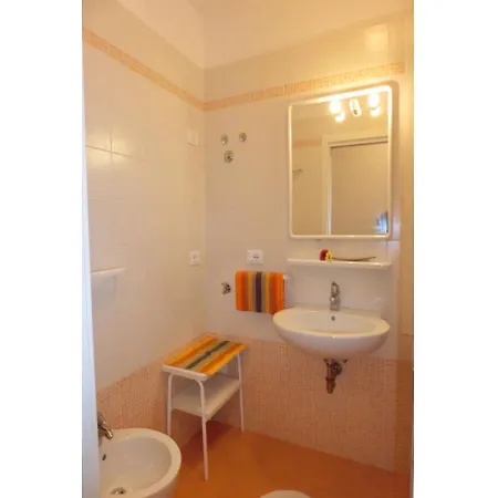 Daire Lovely Flat Close To The Beach-beahost