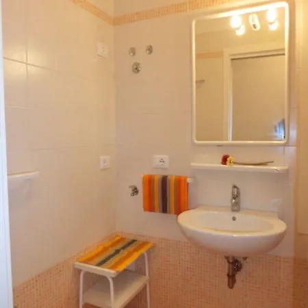 Apartment Lovely Flat Close To The Beach-beahost
